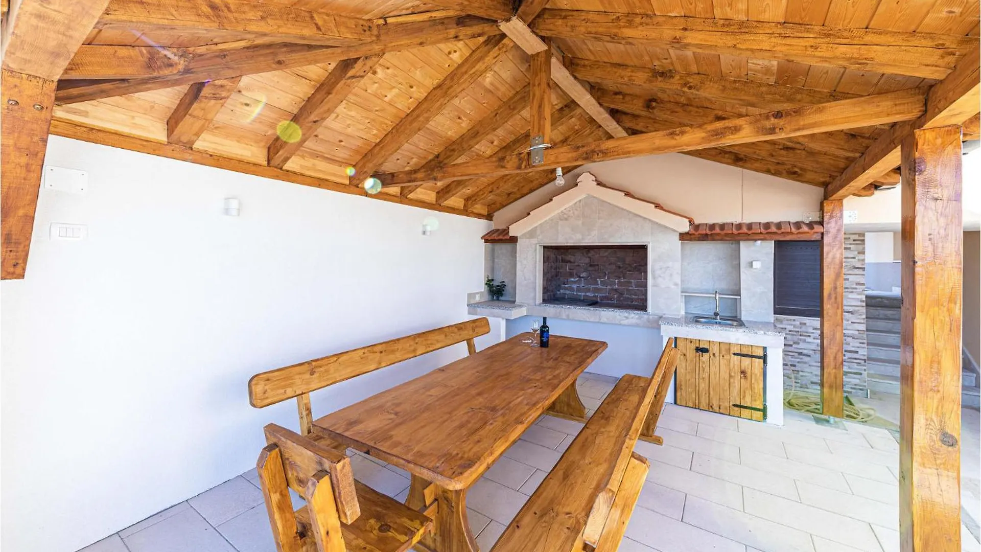 2 Bedroom Gorgeous Apartment In Kastel Gomilica Kastela Croatia