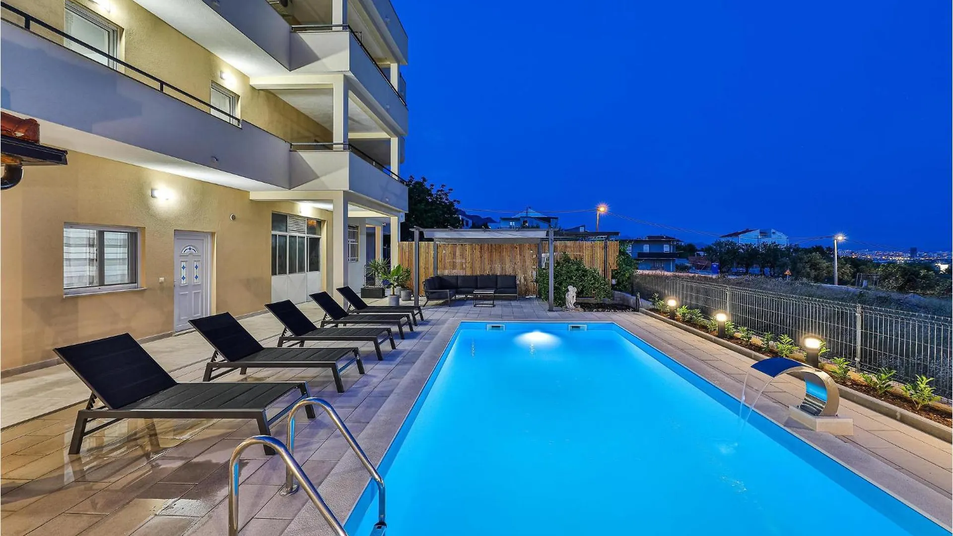 2 Bedroom Gorgeous Apartment In Kastel Gomilica Kastela Croatia