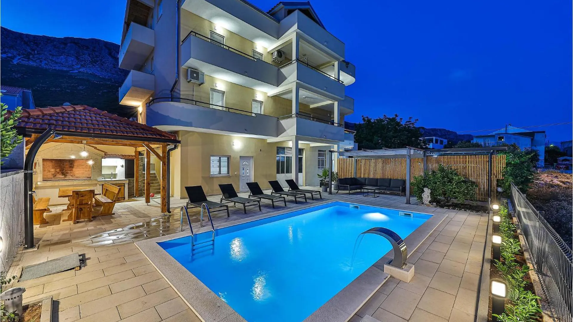2 Bedroom Gorgeous Apartment In Kastel Gomilica Kastela 0*,  Croatia