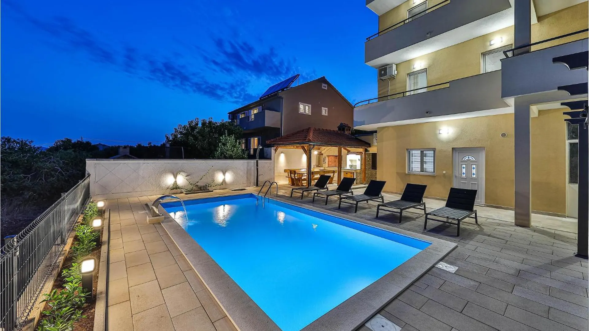 2 Bedroom Gorgeous Apartment In Kastel Gomilica Kastela Croatia
